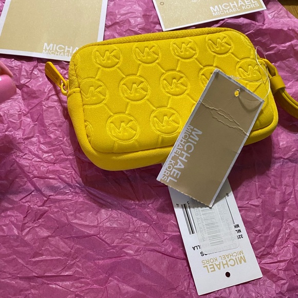 NWT MK Wristlet very cute ❤️❤️ - Picture 7 of 11